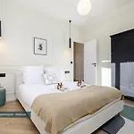 Poeticstay - Champs D\'Elysee