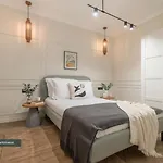 Poeticstay - Champs D\'Elysee